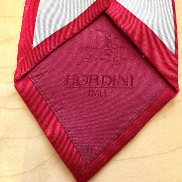 LOOKING FOR THIS TIE!! - Picture 4 of 4